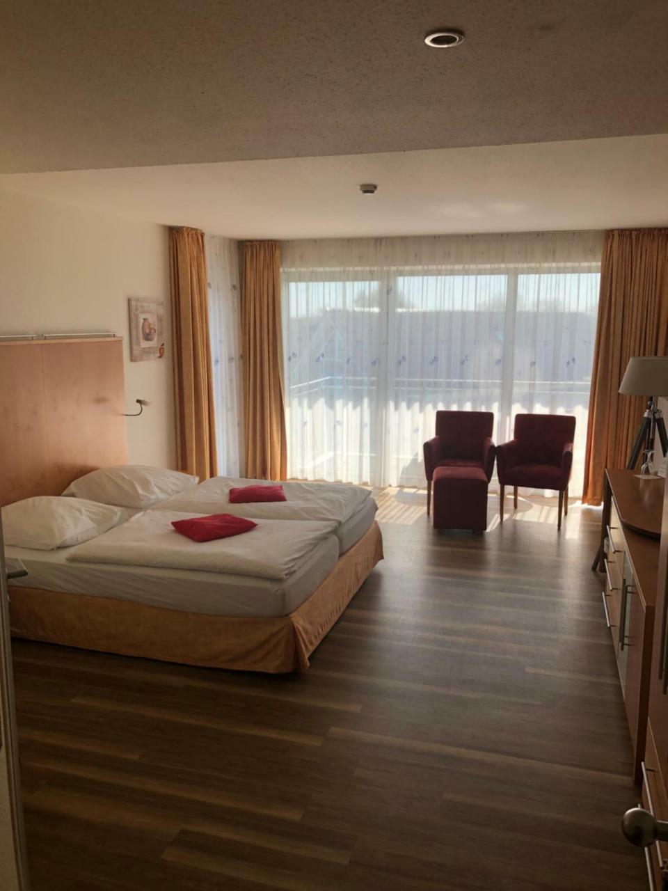 Nordseehotel Benser Hof Am Hafen Bensersiel Kültér fotó